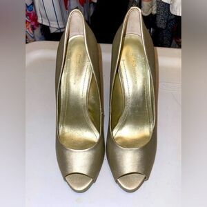 BCBG Gold Metallic Heels BCBG Gold Metallic Heels BCBG Gold Metallic Heels